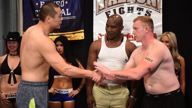 Zhang Zhilei and Curtis Tate boxing dive